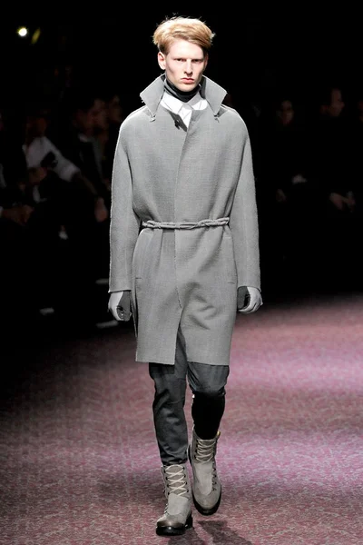 Look 15